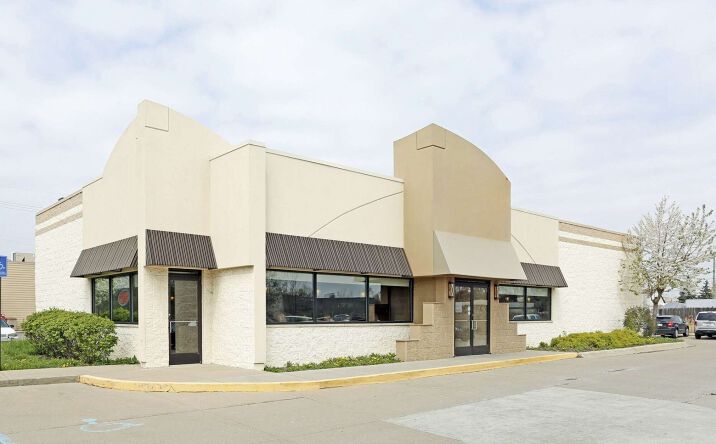 Pictures of Retail property located at 1915 E Maple Rd, Troy, MI 48083 for sales - image #1