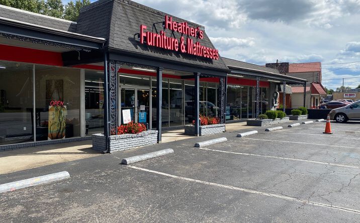 Pictures of Retail property located at 2901 DIXIE HWY, LOUISVILLE, KY 40216 for sales - image #1