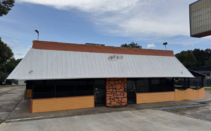 Pictures of Retail property located at 671 N Daleville Ave, Daleville, AL 36322 for sales - image #1