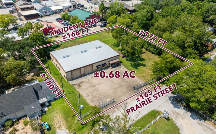 Pictures of Office, Retail property located at 213 Prairie St, Montgomery, TX 77356 for sales - image #1