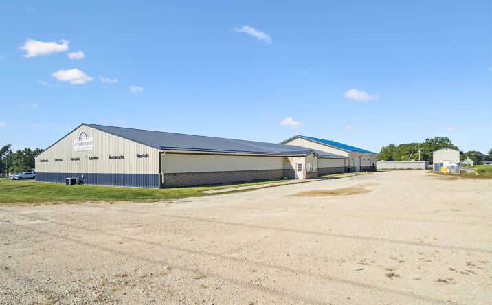 Pictures of Retail, Office, Industrial property located at 829 1st Ave Se, Oelwein, IA 50662 for sales - image #1