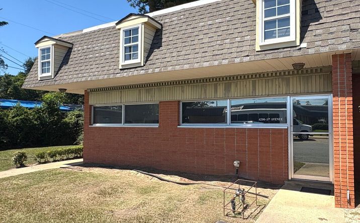 Pictures of Office property located at 4290 5th Avenue, Marianna, FL 32446 for sales - image #1