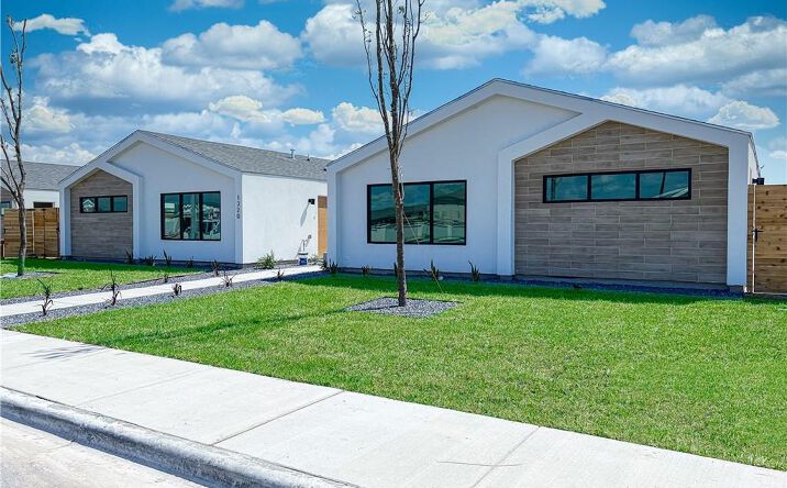 Pictures of Multifamily property located at 2705 Robin Road, Weslaco, TX 78596 for sales - image #1