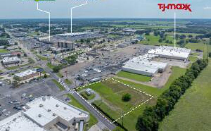 Pictures of Land property located at 1503 S Lewis St, New Iberia, LA 70560 for sales - image #1