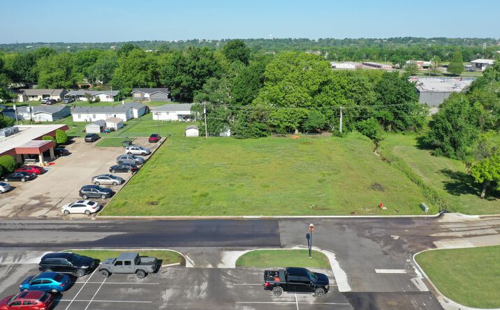 Pictures of Hospitality, Office property located at 1421 N Muskogee Pl, Claremore, OK 74017 for sales - image #1