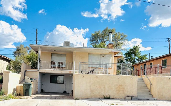 Pictures of Multifamily property located at 804 E Hill Avenue, Gallup, NM 87301 for sales - image #1