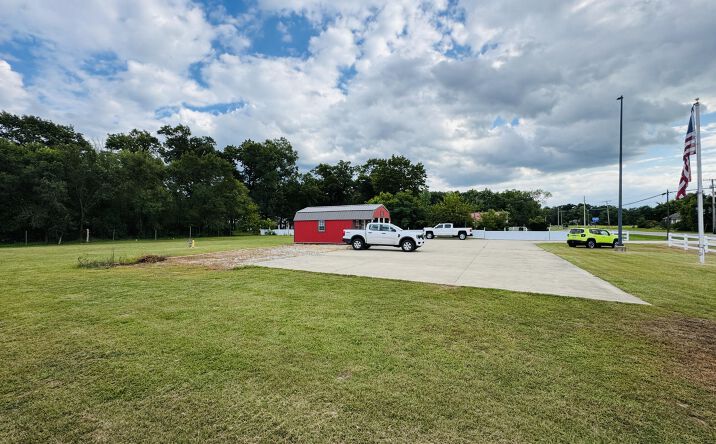 Pictures of Mixed Use, Retail, Industrial property located at 2260 Us-35, Knox, IN 46534 for sales - image #1