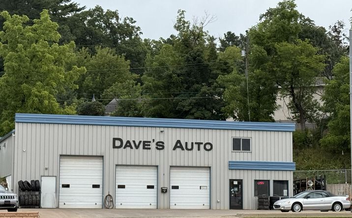 Pictures of Office property located at 1137 S Stephenson Street, Iron Mountain, MI 49801 for sales - image #1