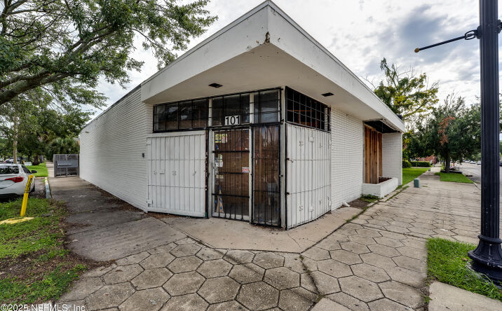 Pictures of Retail property located at 101 E 8TH Street, Jacksonville, FL 32206 for sales - image #1
