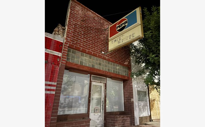 Pictures of Retail property located at 407 center st Taft ca 93268, Taft, CA 93268 for sales - image #1