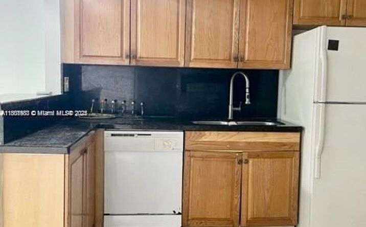 Pictures of Multifamily property located at 310 SW 10th Ter, Hallandale Beach, FL 33009 for sales - image #1