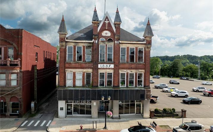 Pictures of Office, Retail property located at 622 Wheeling Ave, Cambridge, OH 43725 for sales - image #1