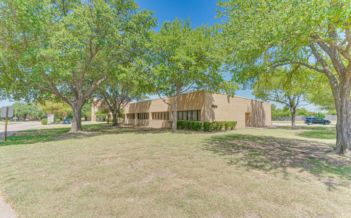 Pictures of Office property located at 2909 S Hampton Rd, Dallas, TX 75224 for sales - image #1