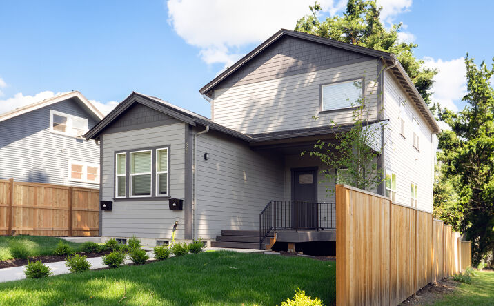 Pictures of Multifamily property located at 325 S Idaho St, Portland, OR 97239 for sales - image #1