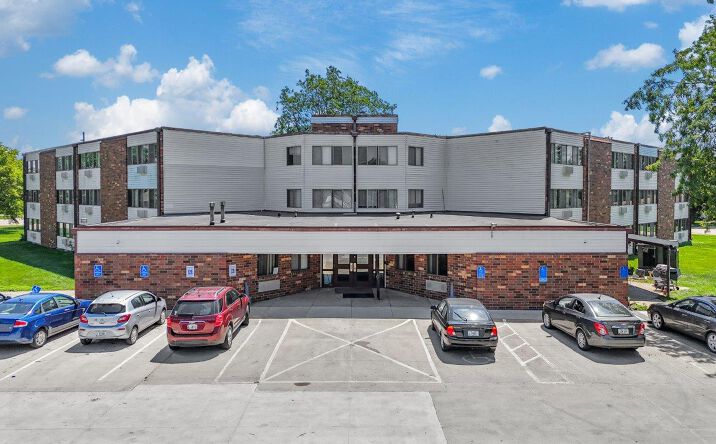 Pictures of Multifamily property located at 704 E Maple Leaf Dr, Mt. Pleasant, IA 52641 for sales - image #1