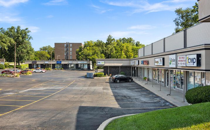 Pictures of Retail, Office, Mixed Use property located at 201 E Lake Ave, Peoria, IL 61614 for sales - image #1