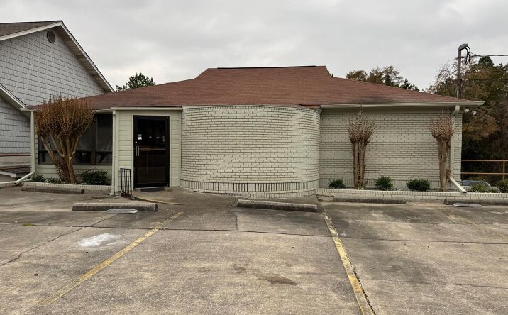 Pictures of Retail property located at 223 1st Street N, Alabaster, AL 35007 for sales - image #1