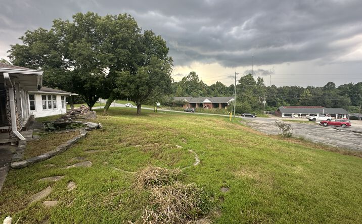 Pictures of Retail property located at 2511 Dana Dr, Gainesville, GA 30507 for sales - image #1