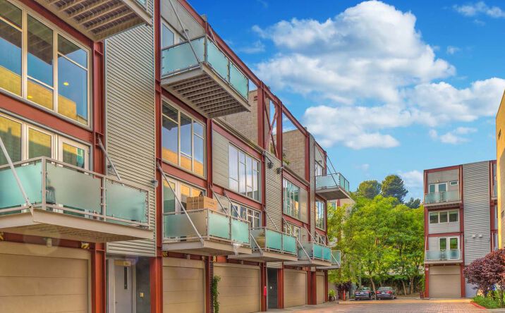 Pictures of Office property located at 3450 Cahuenga Blvd, Los Angeles, CA 90068 for sales - image #1