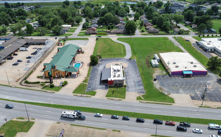Pictures of Retail property located at 1400 US-412, Siloam Springs, AR 72761 for sales - image #1