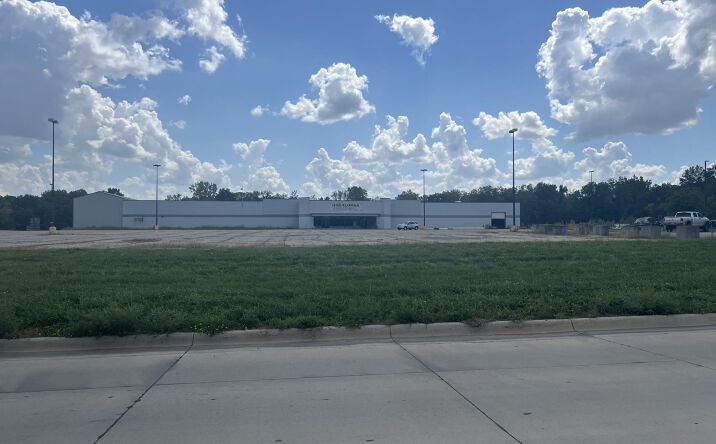Pictures of Industrial property located at 1714 3rd Ave East, Oskaloosa, IA 52577 for sales - image #1
