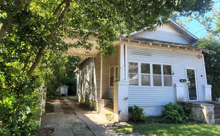 Pictures of Multifamily property located at 404 W Hampton Avenue, Sumter, SC 29150 for sales - image #1