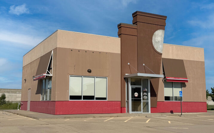 Pictures of Retail property located at 1410 E Broadway Ct, Newton, KS 67114 for sales - image #1