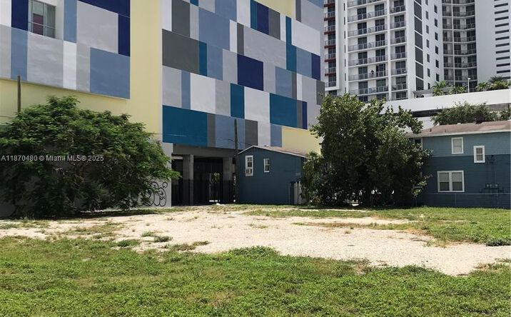 Pictures of Land property located at 215 NE 25 STREET, Miami, FL 33137 for sales - image #1