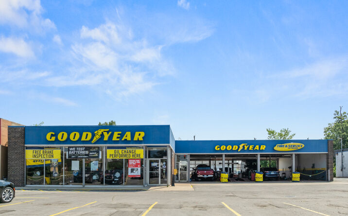 Pictures of Retail property located at 4106 Coldwater Rd, Fort Wayne, IN 46805 for sales - image #1