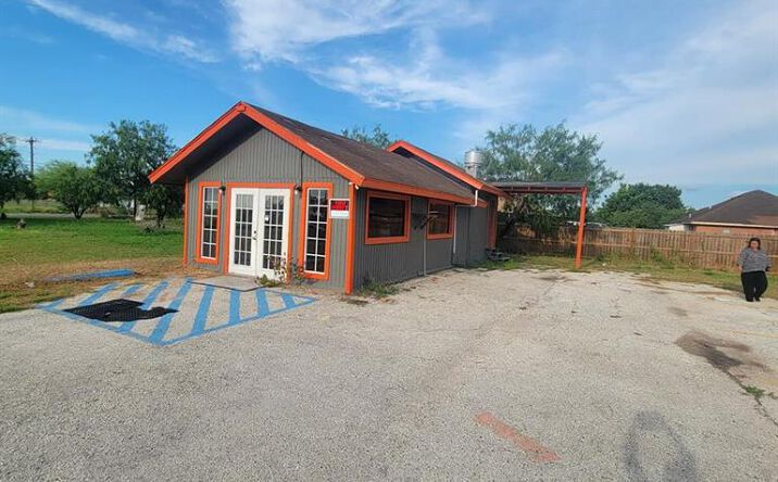 Pictures of Retail property located at 3307 S Dakota Avenue, Brownsville, TX 78521 for sales - image #1