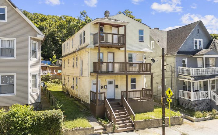 Pictures of Multifamily property located at 278 Willow St, Waterbury, CT 06710 for sales - image #1