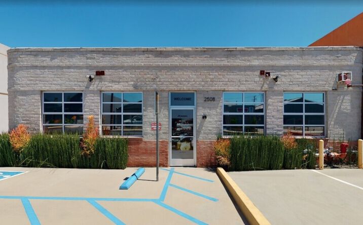 Pictures of Industrial property located at 2508 N Ontario St, Burbank, CA 91504 for sales - image #1