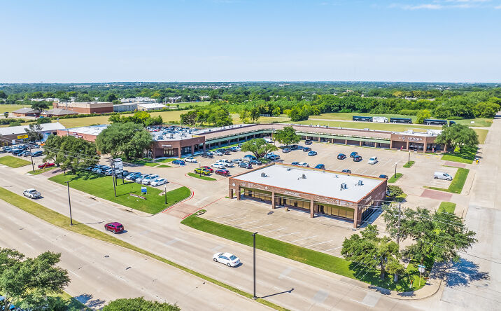 Pictures of Retail property located at 1615 N Hampton Rd, DeSoto, TX 75115 for sales - image #1