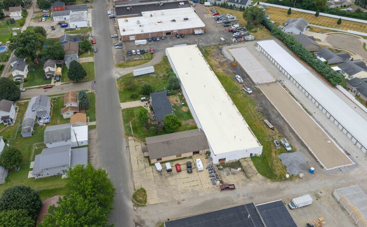 Pictures of Industrial property located at 812 Kaderly St NW, New Philadelphia, OH 44663 for sales - image #1
