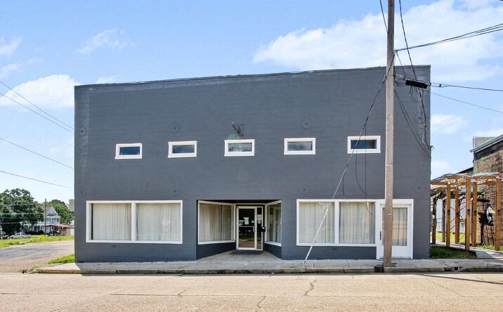 Pictures of Office property located at 303 E Texas St, Leesville, LA 71446 for sales - image #1