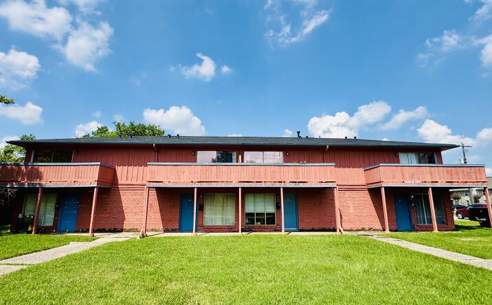 Pictures of Multifamily property located at 2816 Lafferty Rd, Pasadena, TX 77502 for sales - image #1