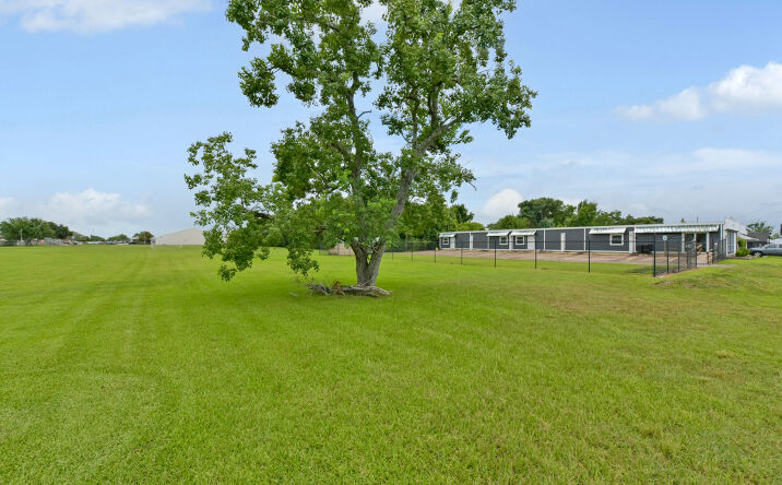 Pictures of Retail, Office property located at 2206 N Gordon St, Alvin, TX 77511 for sales - image #1