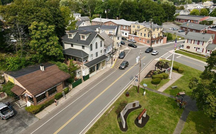 Pictures of Retail property located at 233 Main Street, Highlands, NY 10928 for sales - image #1