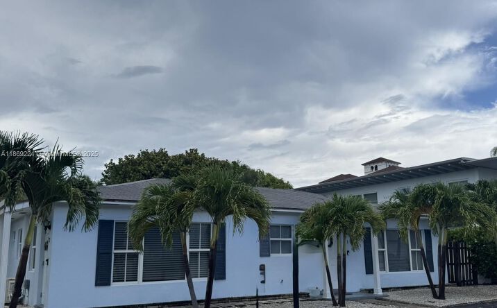 Pictures of Multifamily property located at 121 Linda Ln, Palm Beach Shores, FL 33404 for sales - image #1