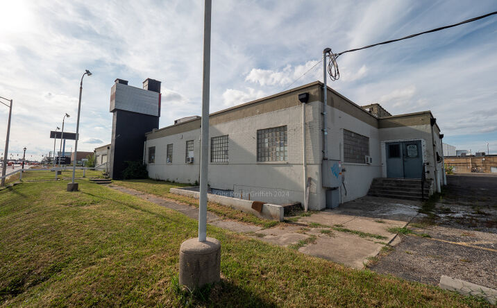 Pictures of Industrial, Retail property located at 3440 W Broad St, Columbus, OH 43204 for sales - image #1
