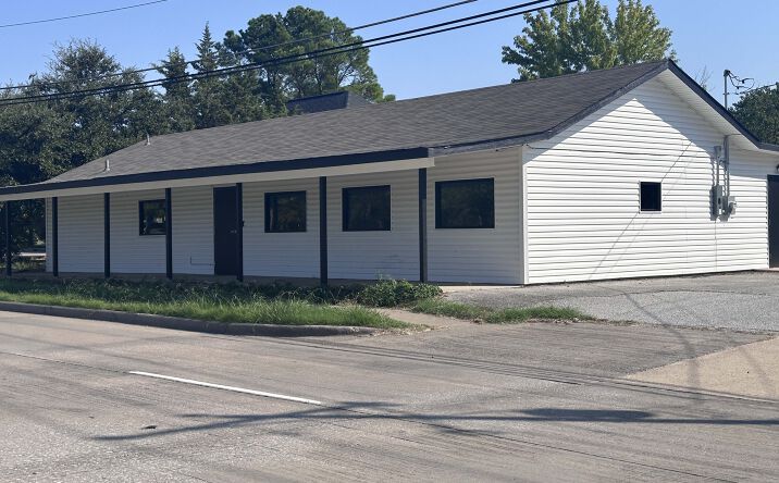 Pictures of Office, Retail property located at 2000-2002 W Sublett Rd, Arlington, TX 76017 for sales - image #1
