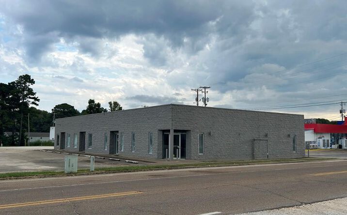Pictures of Office, Retail property located at 13728 Hwy 69a, Big Sandy, TN 38221 for sales - image #1
