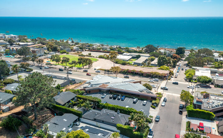 Pictures of Multifamily, Office, Retail property located at 853 Camino Del Mar, Del Mar, CA 92014 for sales - image #1