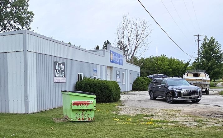 Pictures of Retail property located at 105 N Mable St, Pinconning, MI 48650 for sales - image #1