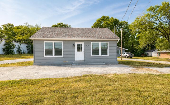 Pictures of Retail, Office property located at 1010 N Jefferson St, Ava, MO 65608-5330 for sales - image #1