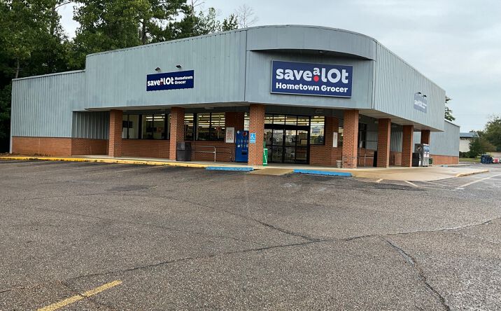Pictures of Retail property located at 945 East madison Street, Houston, Ms 38851, Houston, MS 38851 for sales - image #1