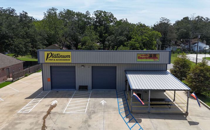 Pictures of Retail, Office property located at 115 N College St, Denham Springs, LA 70726 for sales - image #1