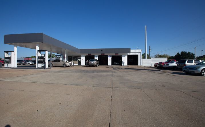 Pictures of Retail property located at 6705 Meadowbrook Dr, Fort Worth, TX 76112 for sales - image #1