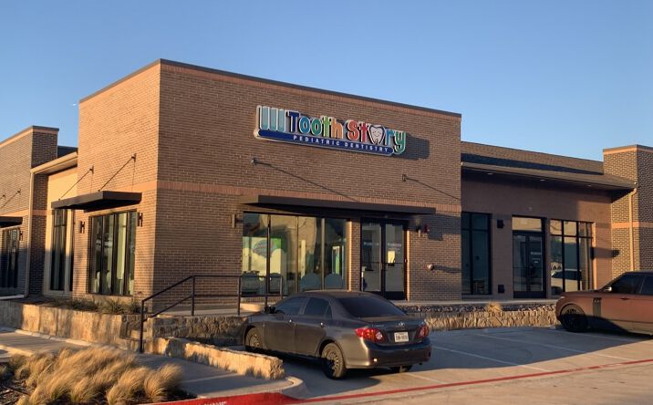 Pictures of Mixed Use, Office, Retail property located at 833 E Northwest Hwy, Grapevine, TX 76051 for sales - image #1