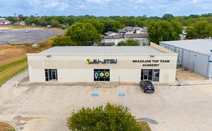 Pictures of Retail, Office property located at 4447 Thousand Oaks Dr, San Antonio, TX 78233 for sales - image #1